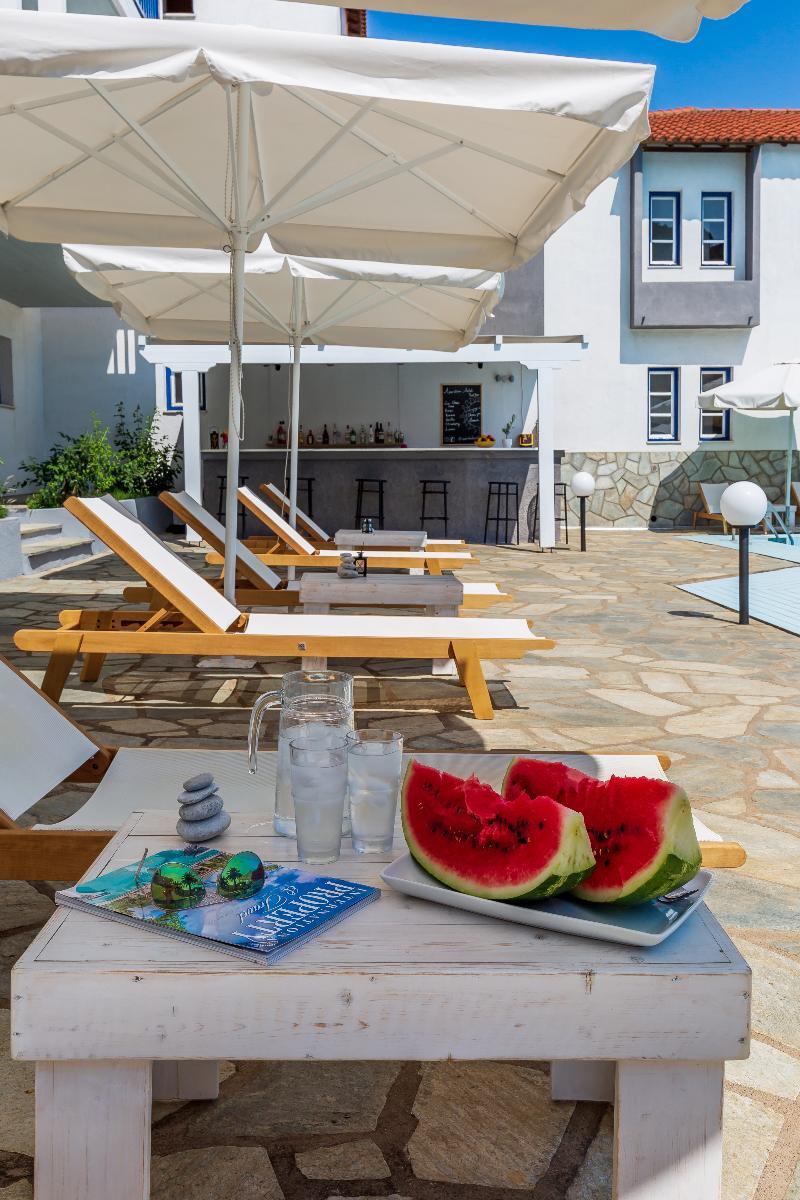 Aperitton Hotel Skopelos Town Exterior photo